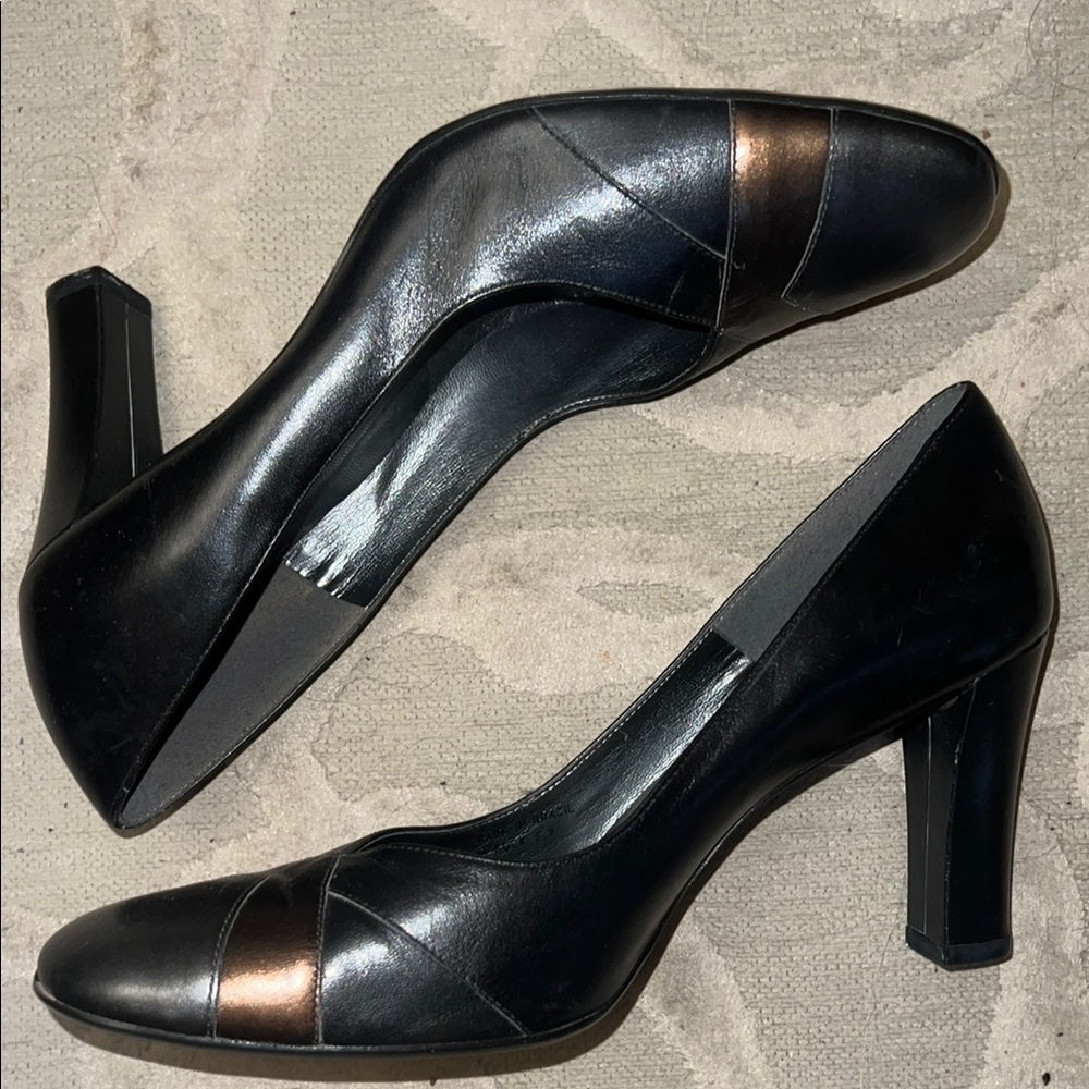 NWT 🇧🇷🌷NICKELS🌷🇧🇷Gray bronze metallic leather stack heeled pumps. Brazil